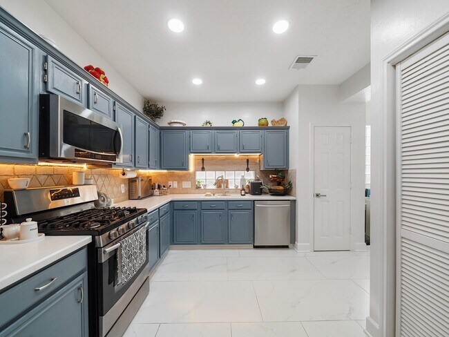 Building Photo - 14402 Westbury Ct