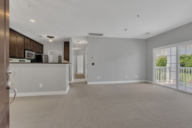 Building Photo - Stylish Condo with Balcony Views in South Nashville