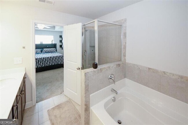 Building Photo - 10162 Benton Woods Dr