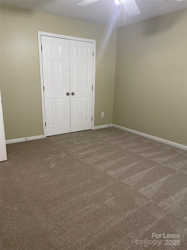 Building Photo - 113 Abbotsbury Ct