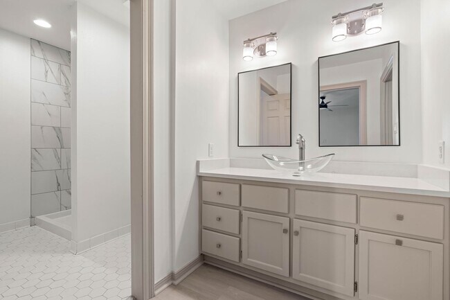 Building Photo - Lake Forest Golf Community