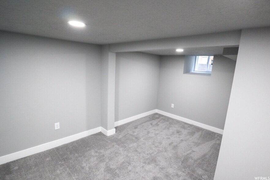 Building Photo - 948 E Atkin Ave