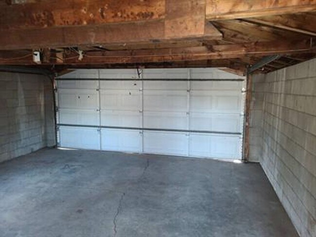 Building Photo - 1538 Longfield Ave