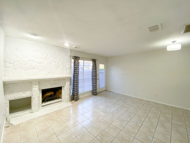 Building Photo - $300 OFF 1ST MONTH RENT IF YOU MOVE IN WIT...