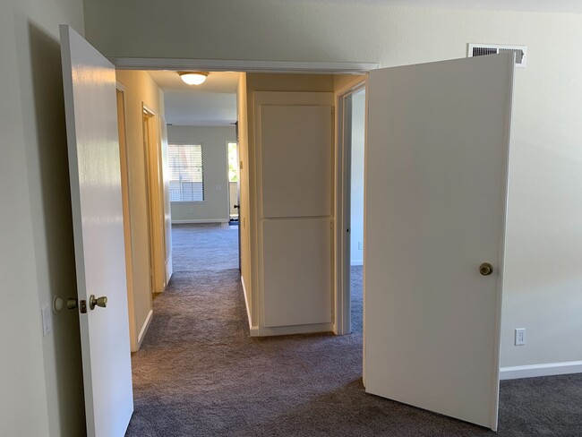 Building Photo - BLOSSOM VALLEY - spacious condominium, des...