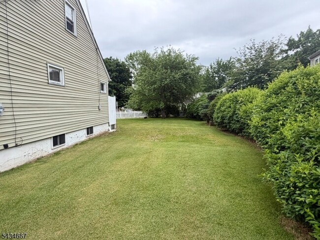 Building Photo - 5 Mulberry Ln