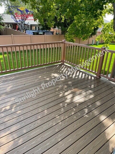 Building Photo - "Spacious 3-Bed, 2-Bath Duplex in Prime Bi...