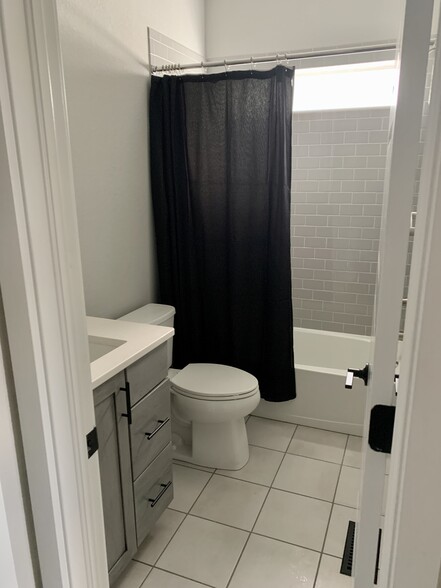Building Photo - 6461 Vistancia Ave