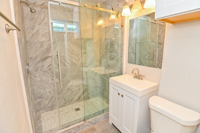 Building Photo - 4714 Nichols St