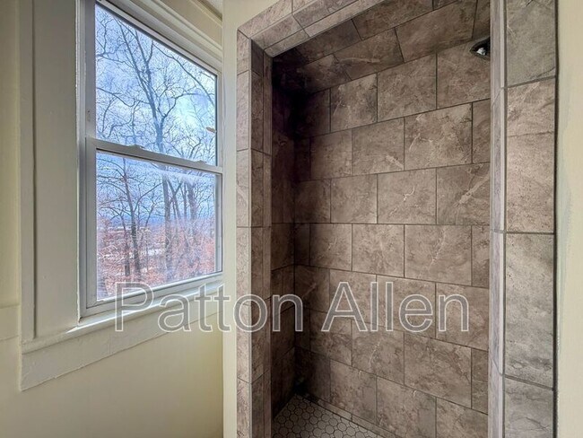 Building Photo - 43 Ravenscroft Dr