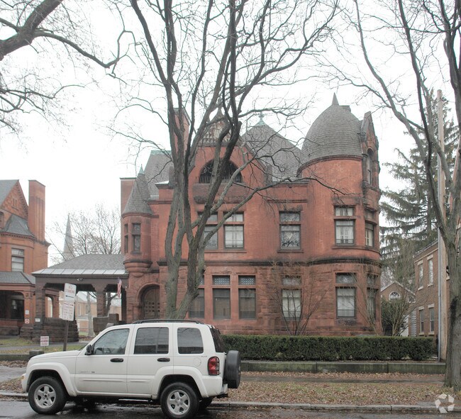 Building Photo - 217 Union St