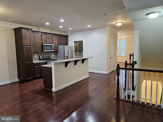 Building Photo - 6041 Maple Hill Rd