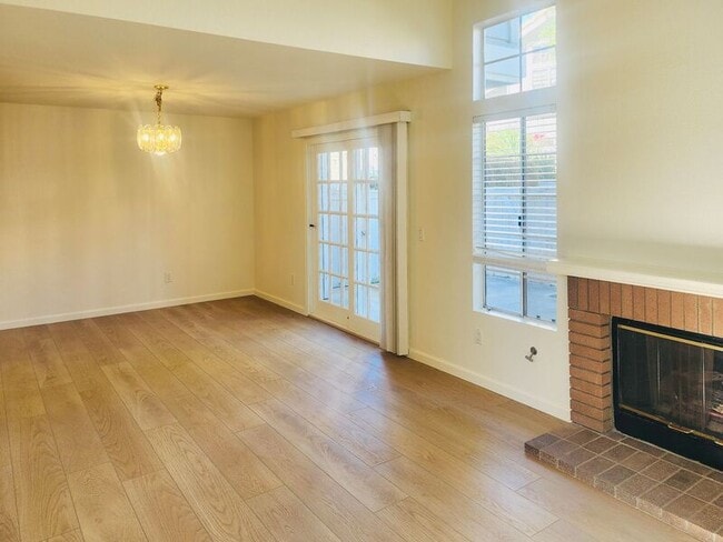 Building Photo - 2275 Hawthorne Pl