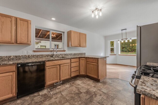 Building Photo - Hayden Rancher with RV parking