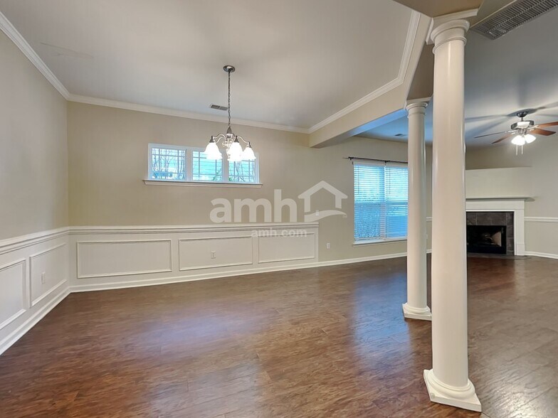 Building Photo - 75 Summer Hill Way