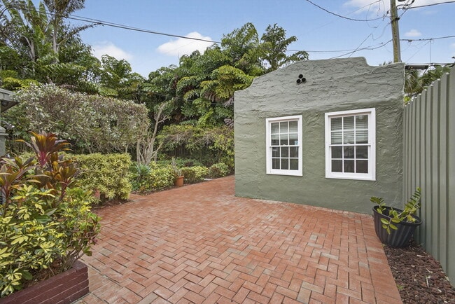 Building Photo - 616 Upland Rd