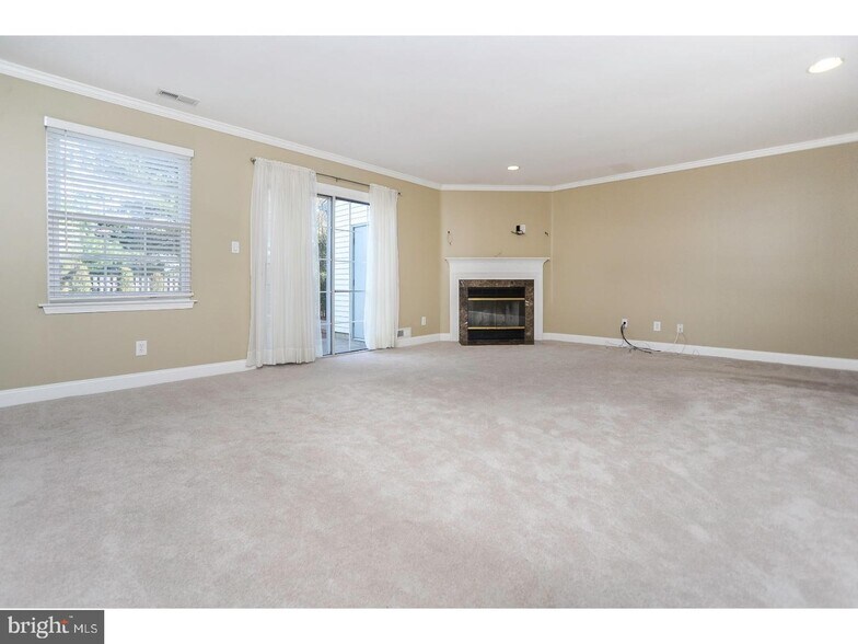 Building Photo - 102 Hazelwood Ln