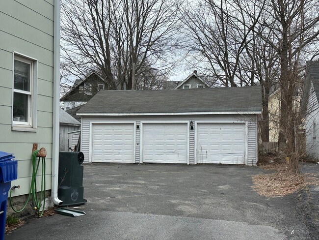 Building Photo - 88 Woodbine Ave