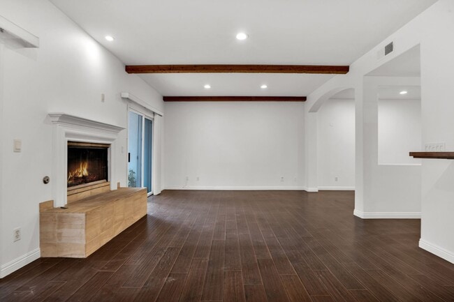 Building Photo - UPDATED LUXURY MALIBU CONDO!