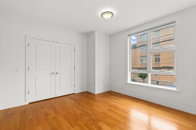 Building Photo - 296 Grand St