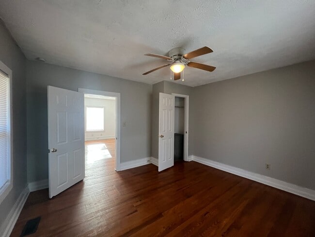 Building Photo - AVAILABLE TO SHOW!!!