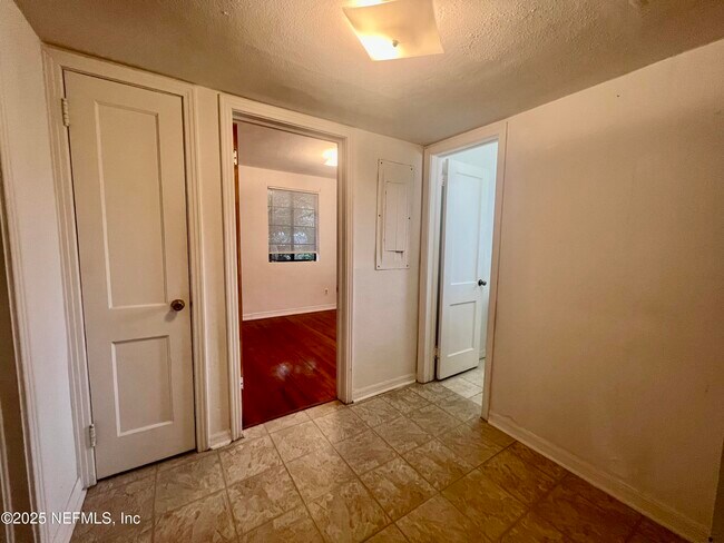 Building Photo - 3340 Sunnybrook Ave N