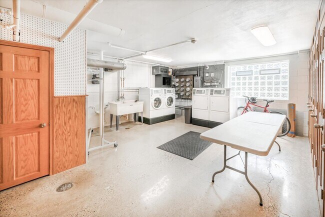 Building Photo - 401 Ridgewood Ave