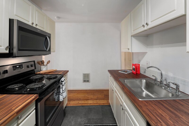 Building Photo - 1000 NE 88th St