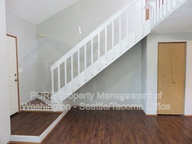 Building Photo - 511 Malibu Dr SE