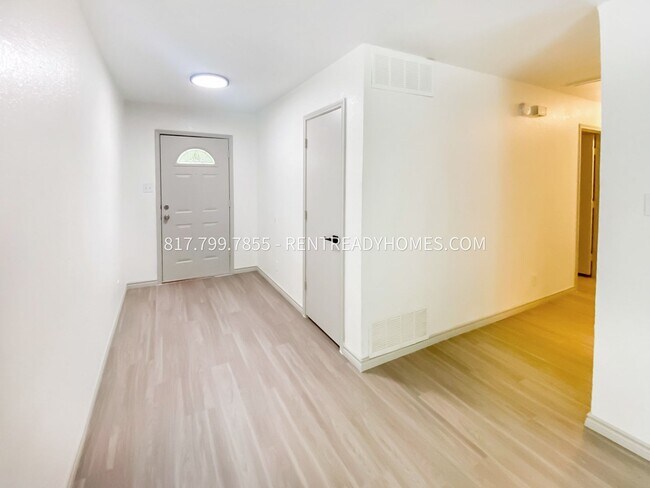 Building Photo - 203 W Shady Oaks Cir