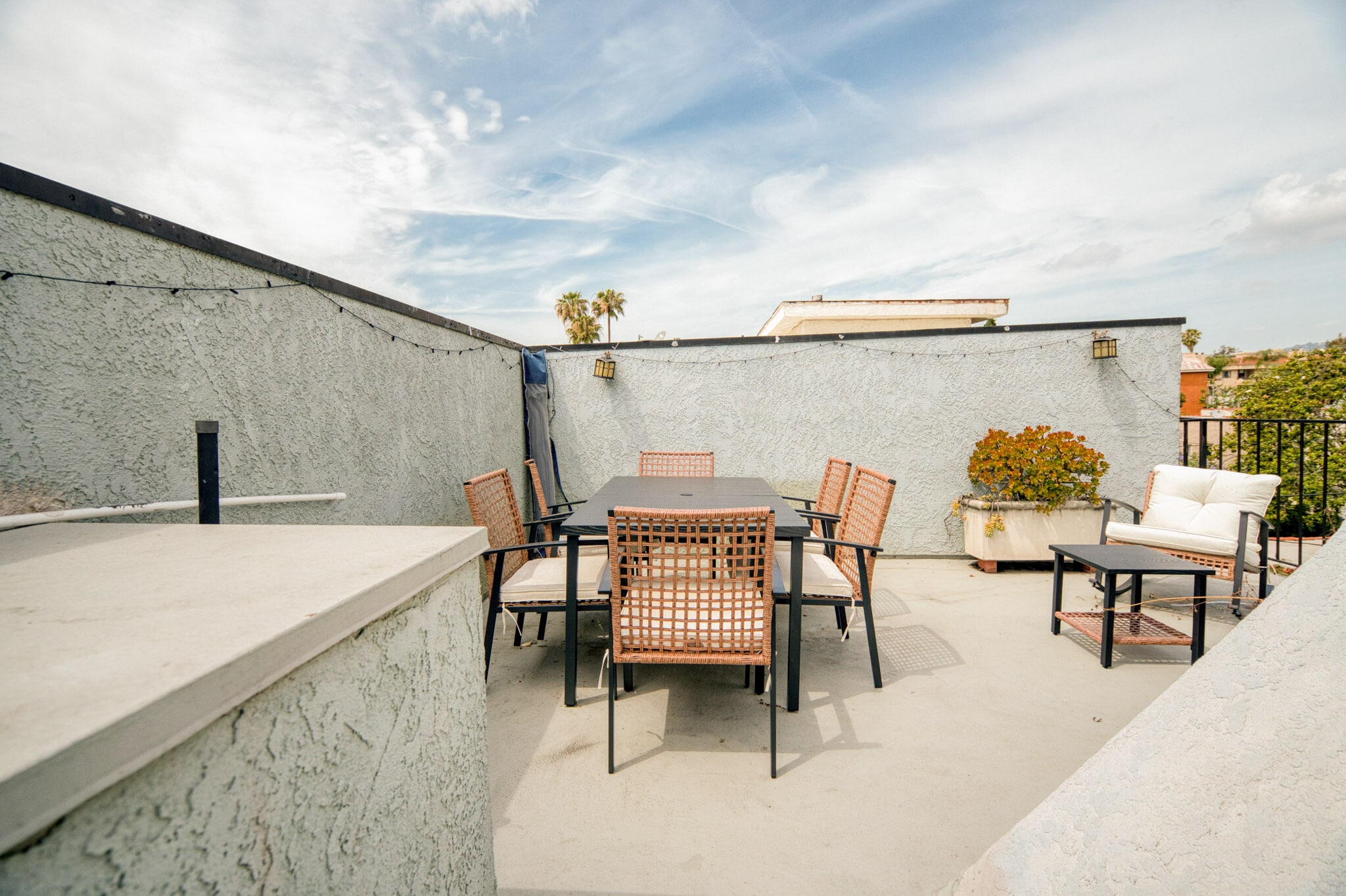 Building Photo - 839 S Holt Ave