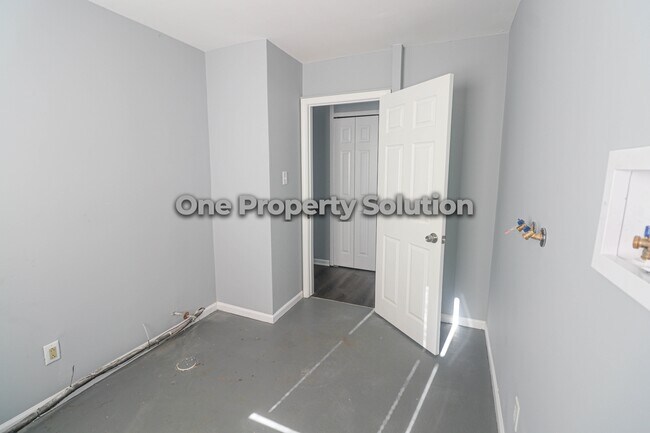 Building Photo - 3206 Kenwood St