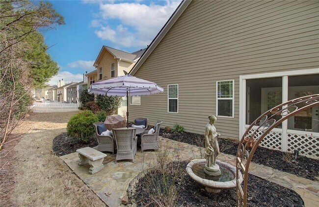 Building Photo - 3822 Carriage House Dr