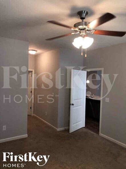 Building Photo - 5037 Bella Ct