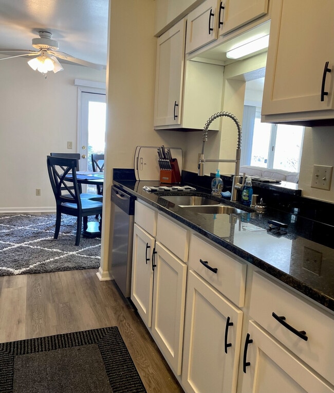 Building Photo - 1335 Summit Ave