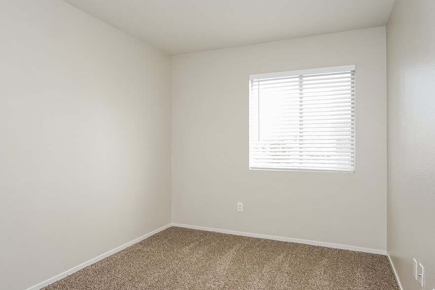 Building Photo - 664 Rising Brook Dr