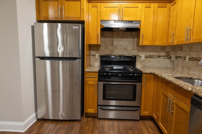 Building Photo - 316 51st St