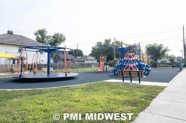 Building Photo - "Spacious 3-Bed, 2-Bath Gem in Indianapolis - Modern Comfort Awaits!"