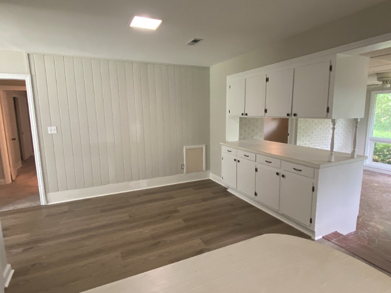 Building Photo - 610 Howell St