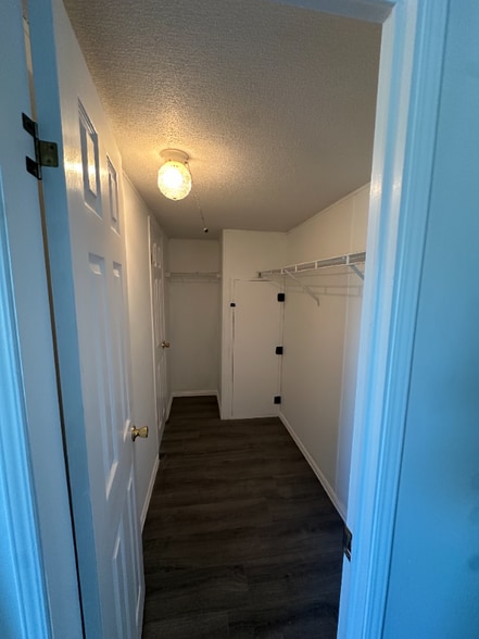 Building Photo - 6021 Quanah Hill Rd