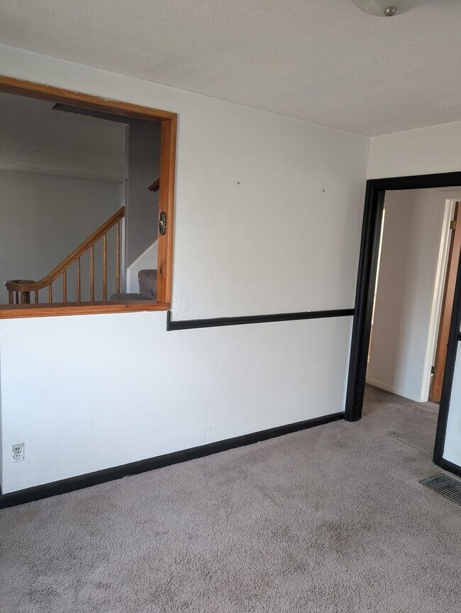 Building Photo - 4BD/2BA - University View - 1 car garage