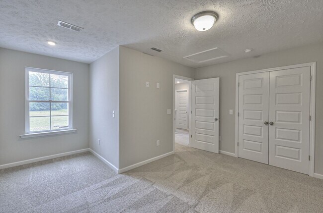 Building Photo - 1/2 OFF First Month!!...Beautiful 3 Bedroom Townhome in Manchester!