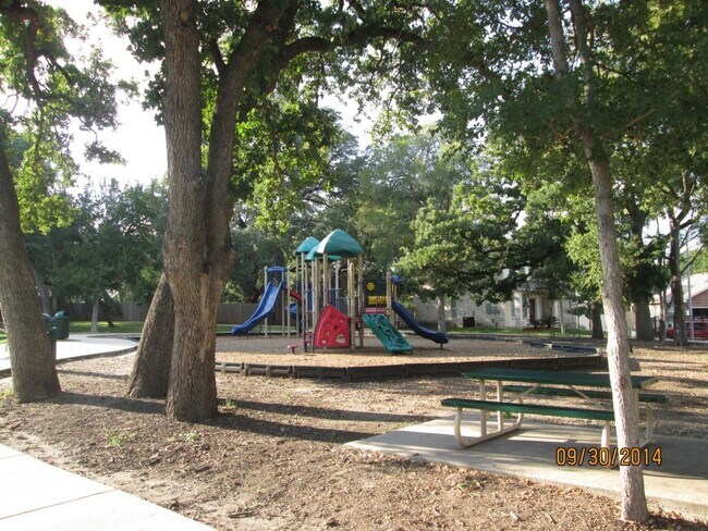 Building Photo - 5801 Knoll Pines Pass