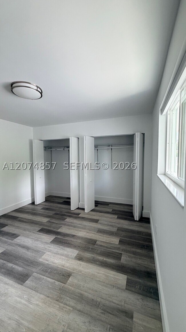 Building Photo - 3144 SW 23rd St