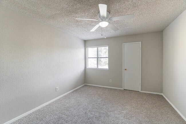 Building Photo - 5731 Easthampton Dr