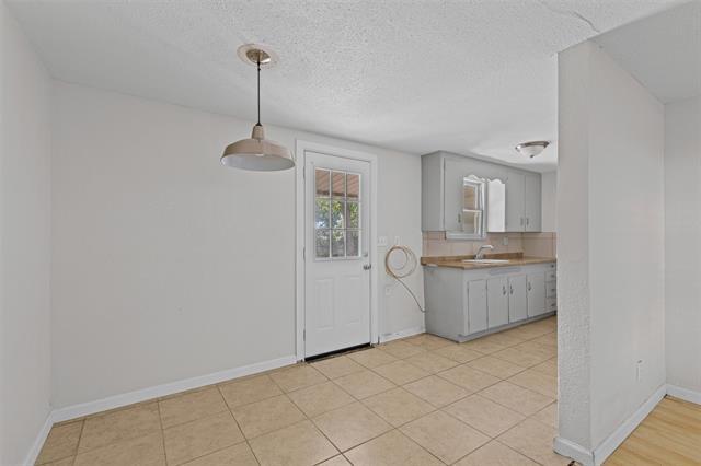 Building Photo - 2117 W Lotus Ave