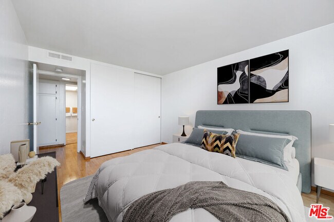 Building Photo - 10535 Wilshire Blvd