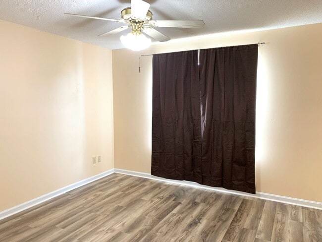 Building Photo - Nice Condo close to RAFB