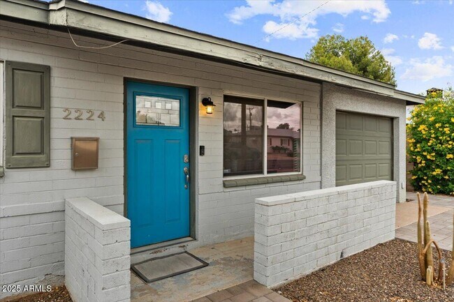 Building Photo - 2224 E Sells Dr