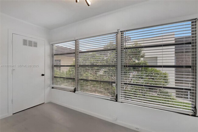 Building Photo - 708 Normandy Ln